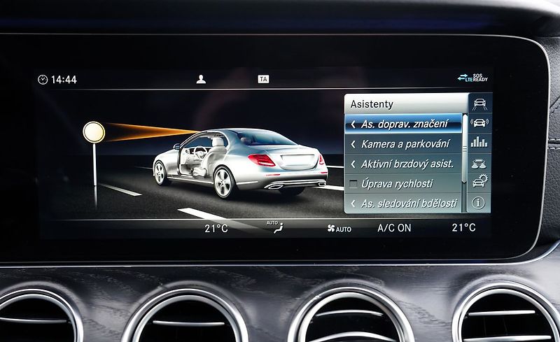 Mercedes-Benz Třídy E E 53 AMG 4Matic+/440PS - fotka 37 z 48