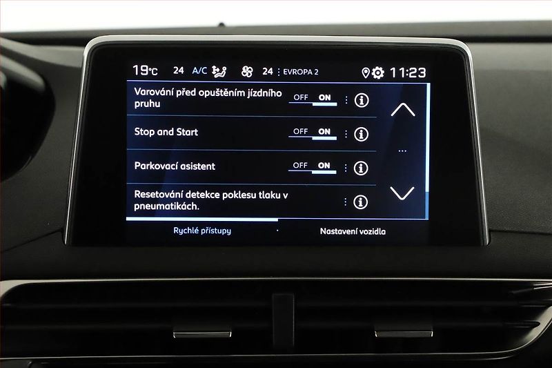 Peugeot 3008 (2019) 1.2 PureTech, Serv.kniha - fotka 15 z 20