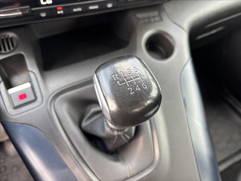 Peugeot Rifter 1,5 Bluehdi 75kW Allure - fotka 36 z 39