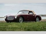 Cenu studentů z vysoké školy designu ArtCenter College of Design Award získala překrásná Cisitalia 202 SC Vignale Cabriolet z roku 1947.