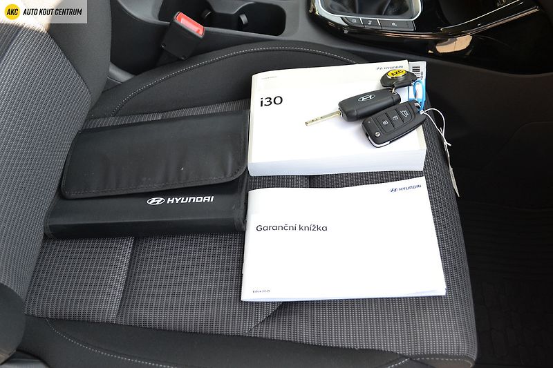 Hyundai i30 WG 1,5I MT SMART FAMILY NAVI F - fotka 45 z 51
