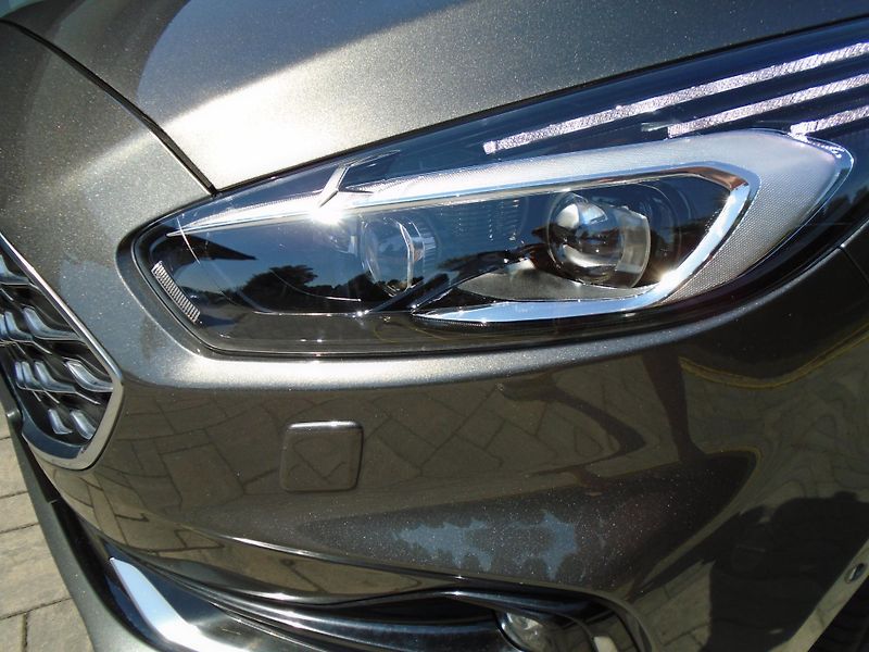 Ford S-MAX 2.0 EcoBlue 140kW 8AT Vignale - fotka 9 z 49
