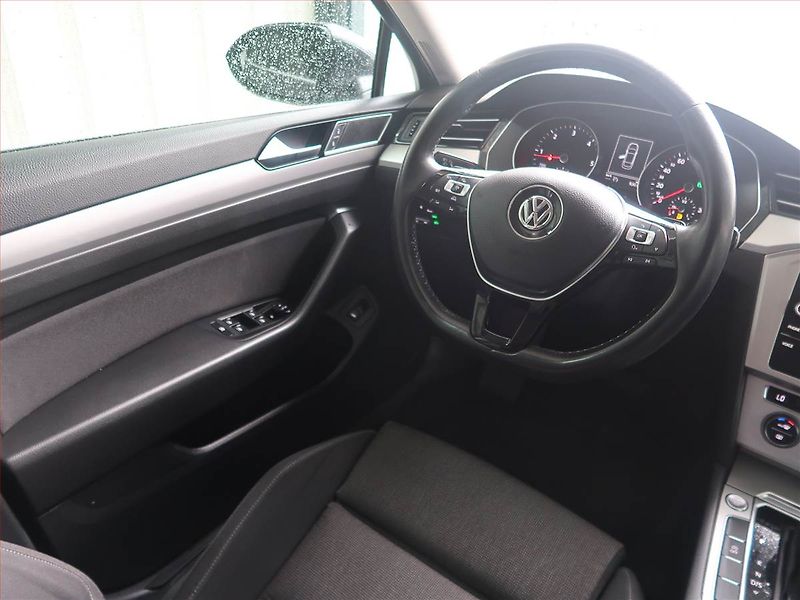 Volkswagen Passat (2018) Comfortline 2.0 TDI, Automat - fotka 7 z 18