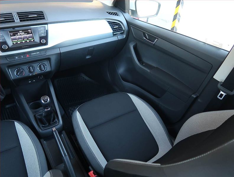 Škoda Fabia (2016) 1.4 TDI, Serv.kniha, Tempomat - fotka 8 z 16