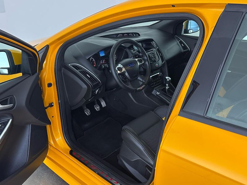 Ford Focus ST - fotka 6 z 25