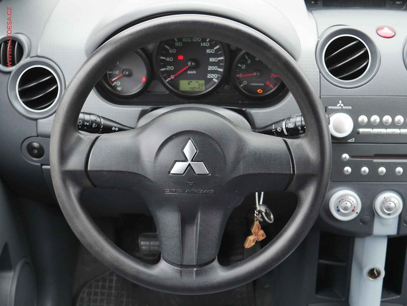 Mitsubishi Colt (2006) 1.1i, ČR, Klima - fotka 12 z 15