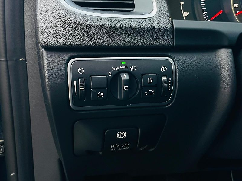 Volvo V60 2.0D3 5VÁLEC SERVISKA TAŽNÉ - fotka 43 z 45