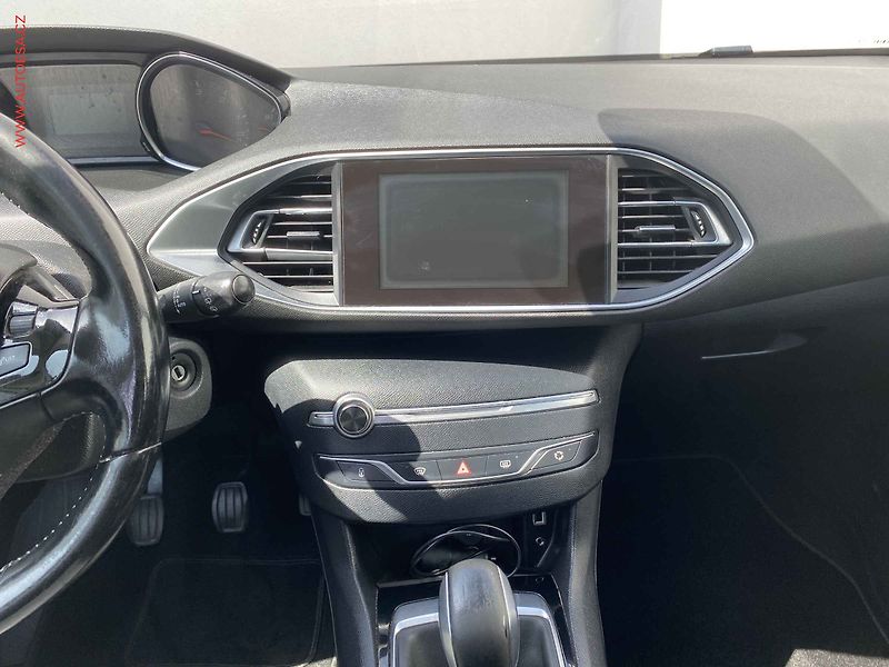 Peugeot 308 (2016) 1.6 BlueHDi, ČR, Active - fotka 12 z 15