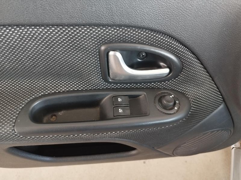 Renault Clio (2009) 1,2i,55kw,KLIMA,SERVISKA - fotka 15 z 21