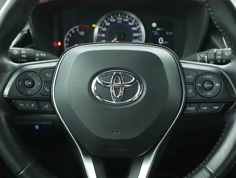 Toyota Corolla (2021) 1.8 Hybrid - fotka 16 z 18