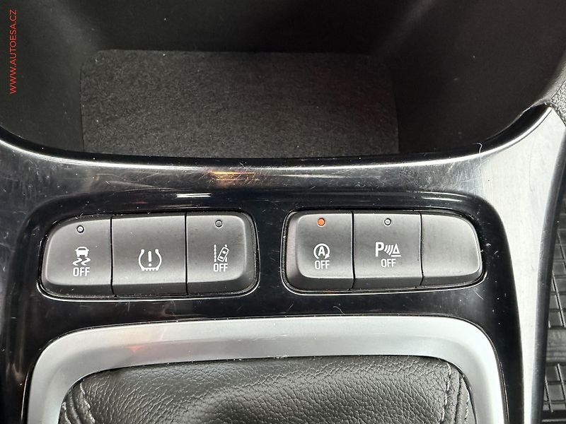 Opel Crossland (2022) 1.2T, ČR, +kola, kamera - fotka 18 z 20