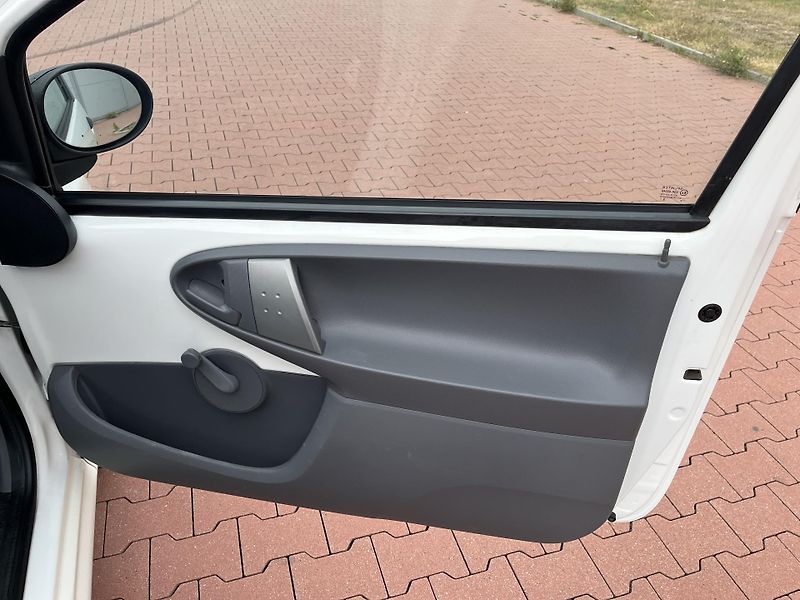 Citroën C1 1.0 i 50 kW - fotka 14 z 25