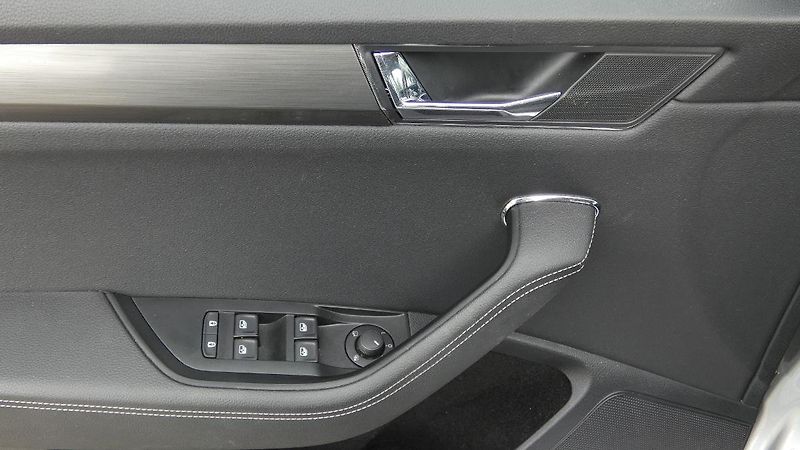 Škoda Superb 1.4 TSI iV Ambition DSG - fotka 9 z 26