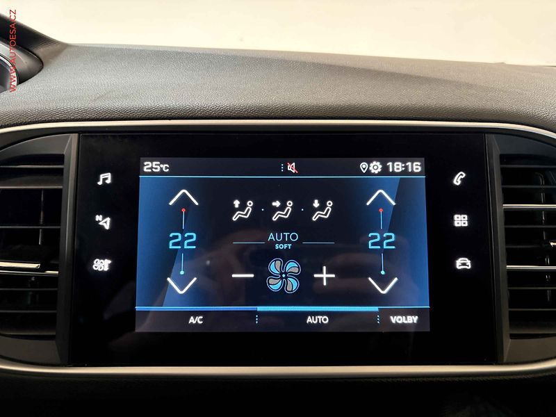 Peugeot 308 (2021) 1.5 HDi, 2.maj,ČR, AC. temp - fotka 14 z 15