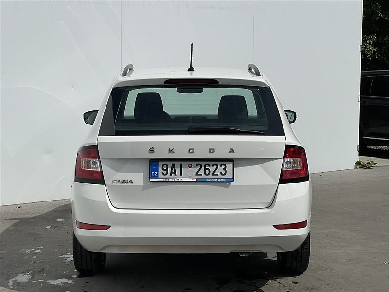 Škoda Fabia 1,0 TSI Combi Ambition Plus - fotka 23 z 24