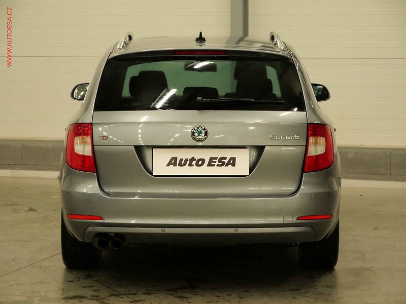 Škoda Superb (2010) 2.0TDI, Xenon, AC - fotka 5 z 22