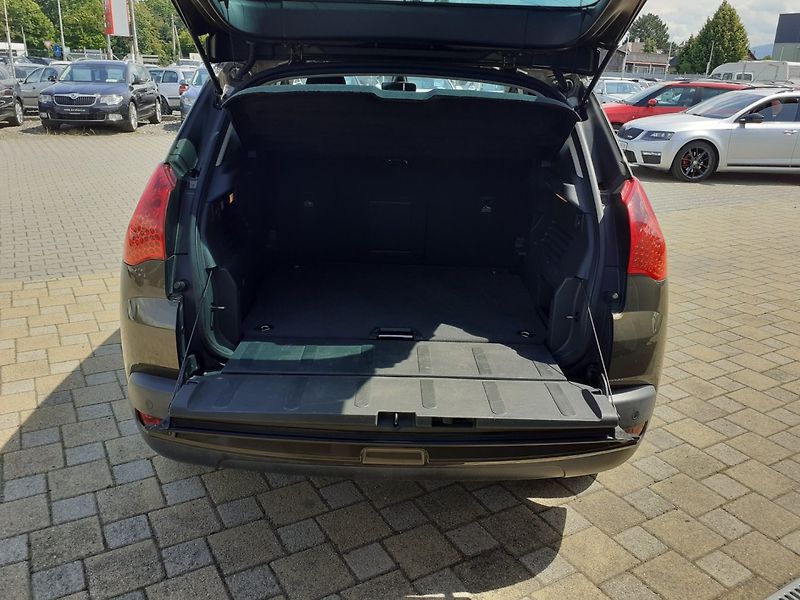 Peugeot 3008 (2010) 1.6 i 88 kW - fotka 18 z 26