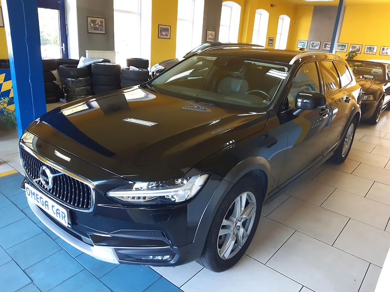 Volvo V90 2,0 d CROSSCOUNTRY 4x4 - fotka 3 z 22