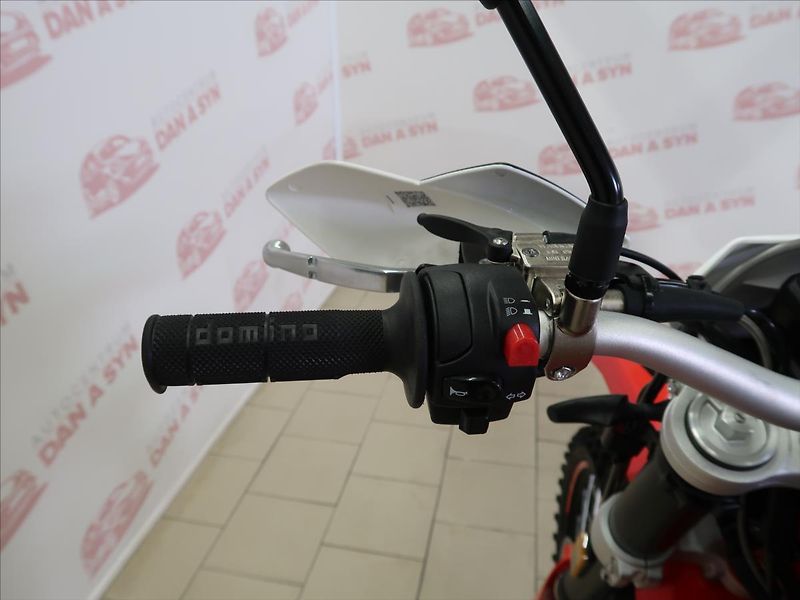 SWM RS 300R červená-bíla Euro5   0 - fotka 9 z 11