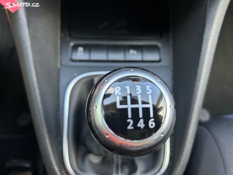 Volkswagen Golf (2011) 1.6 TDi 77KW 4-MOTION SERVISKA - fotka 20 z 34