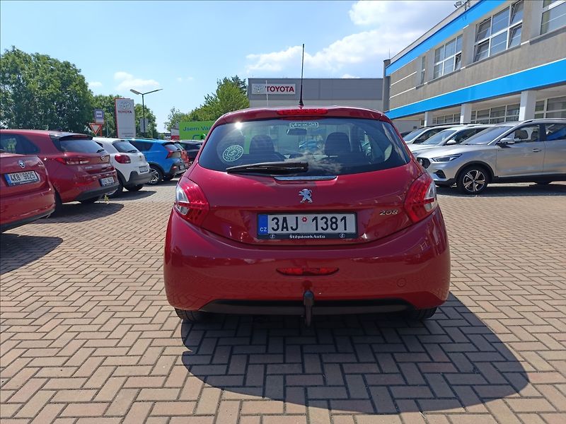 Peugeot 208 1,2 i - fotka 7 z 17