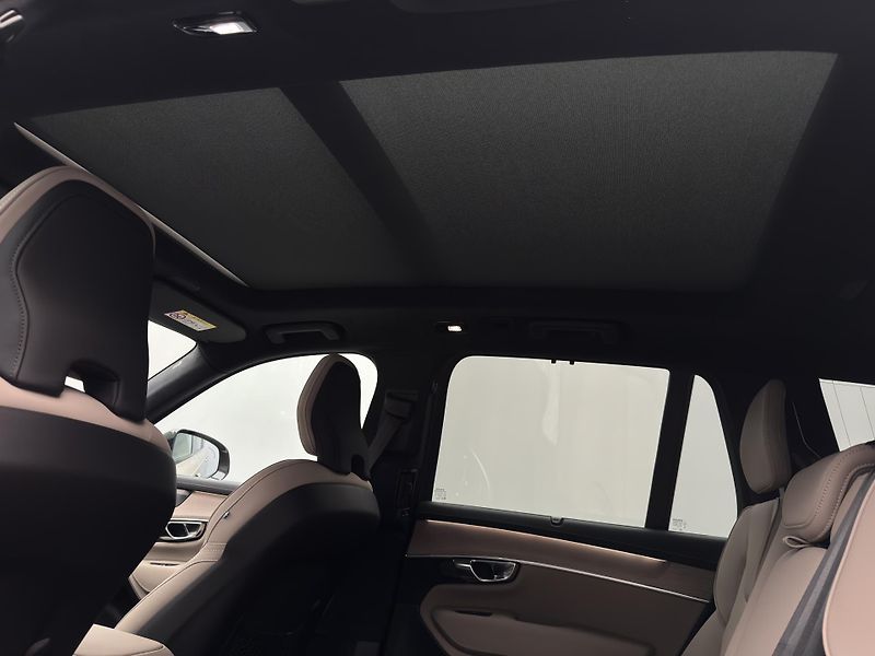 Volvo XC90 (2026) T8 AWD Plug-in ULTRA DARK 7m - fotka 22 z 28