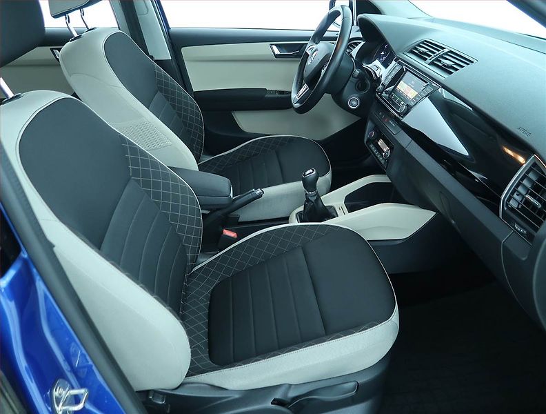 Škoda Fabia (2015) Ambition Plus 1.2 TSI - fotka 9 z 17