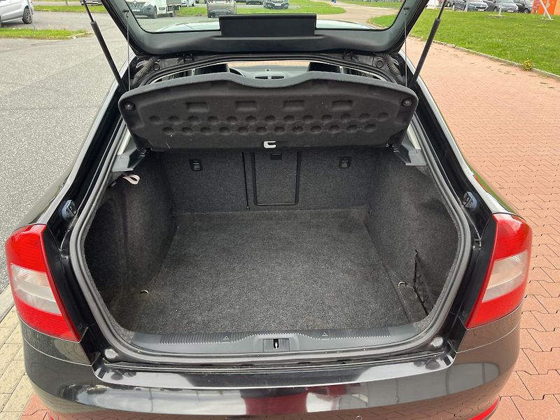 Škoda Octavia 1.6 TDi Elegance - fotka 23 z 28