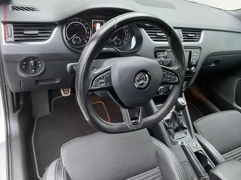 Škoda Octavia (2016) 2.0 TDi, RS, bixen, TZ, +kola - fotka 12 z 18