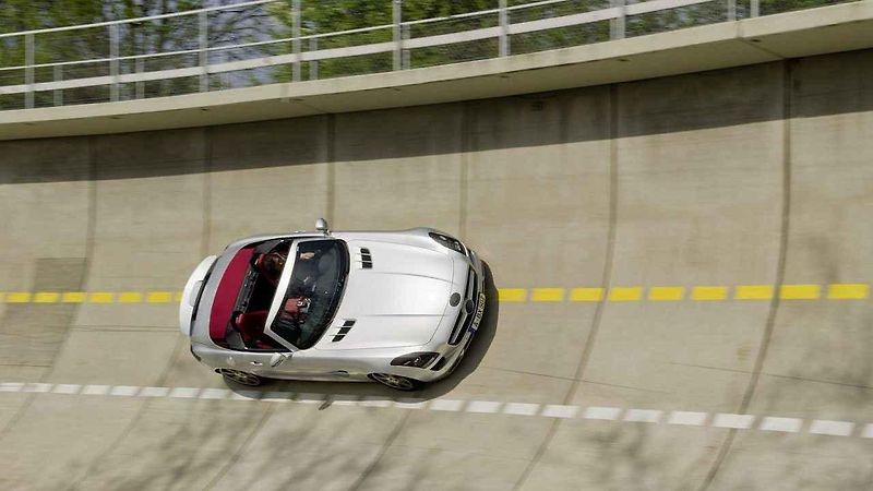 Padesát let od otevření a vozy Mercedes-Benz se zde testují pořád stejně tvrdě.