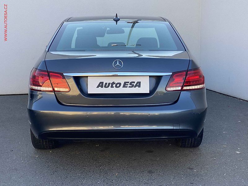 Mercedes-Benz Třídy E (2015) 2.0i E200, AT, LED, navi, - fotka 5 z 18