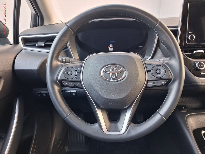 Toyota Corolla (2022) 1.5 i, 2.maj,ČR, Comfort, AT - fotka 11 z 16