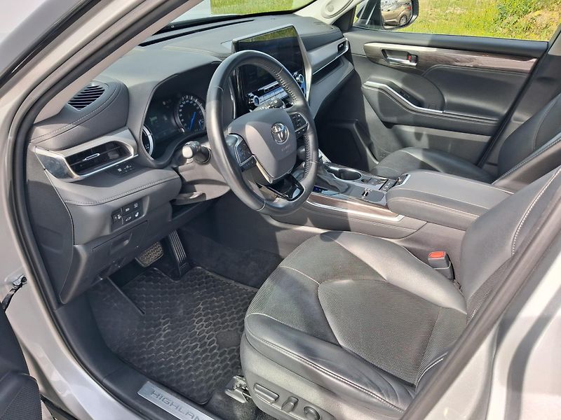 Toyota Highlander 2.5 HSD e-CVT AWD Executive - fotka 11 z 29