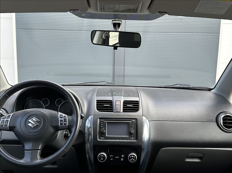 Suzuki SX4 2,0 DDiS 135PS  Style 4x4 - fotka 29 z 51
