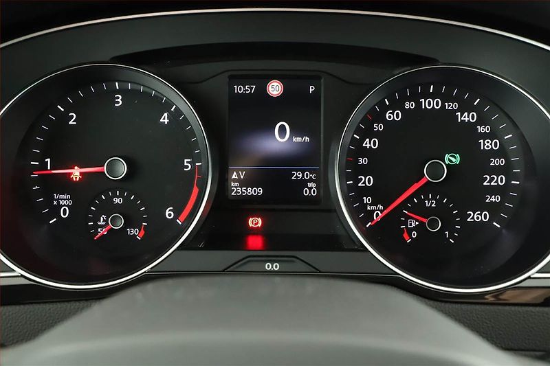 Volkswagen Passat (2022) 2.0 TDI, Automat, Navi - fotka 16 z 20