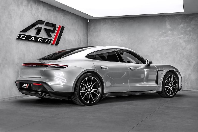 Porsche Taycan 4 Sport Chrono Pano - fotka 5 z 24