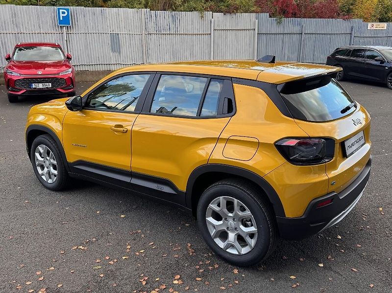 Jeep Avenger (2025) Electric 54 kWh ALTITUDE 156k - fotka 7 z 36