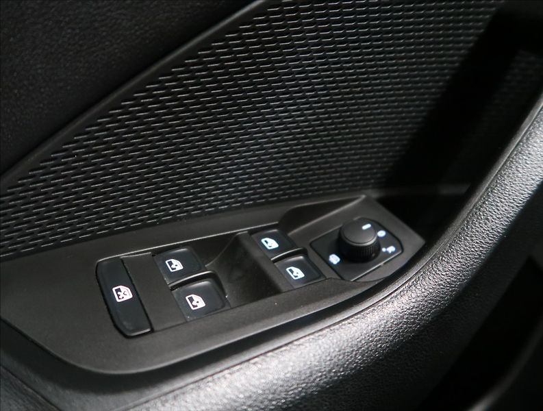 Škoda Octavia 2,0 TDI VÝHŘEV 1. MAJ ČR DPH - fotka 18 z 47