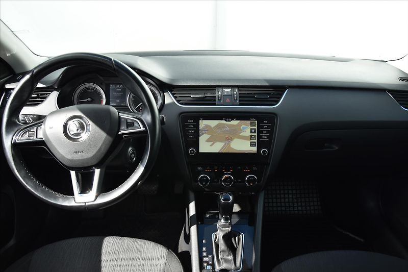 Škoda Octavia 1.6 TDI 85kW DSG LED NAVI ČR - fotka 13 z 24