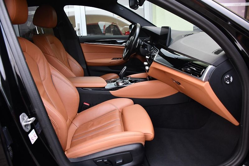 BMW Řada 5 530d xDrive M-SPORT K360 ČR 1M - fotka 15 z 40