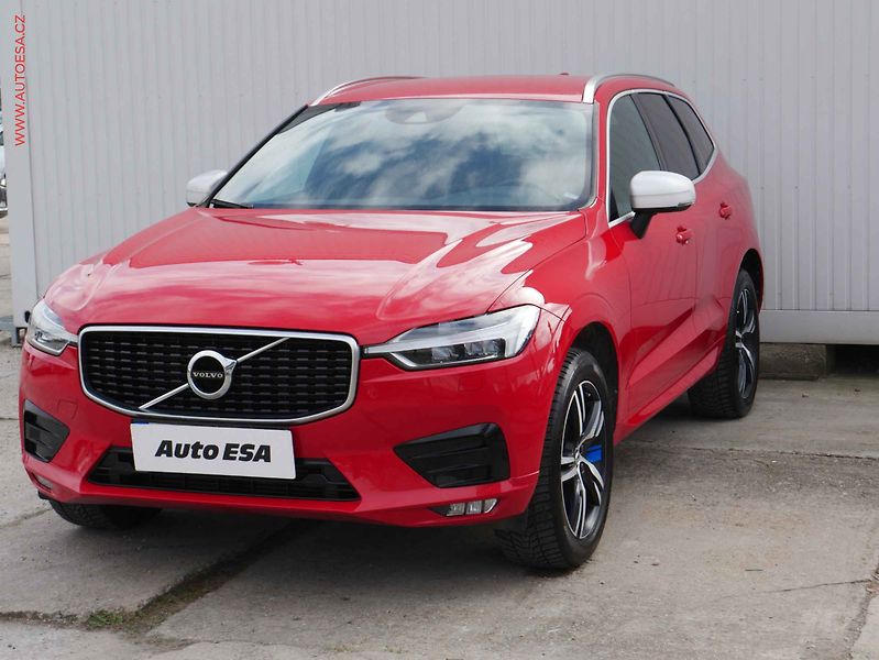 Volvo XC60 (2018) 2.0 T6 4x4, AT, navi, LED - fotka 3 z 19