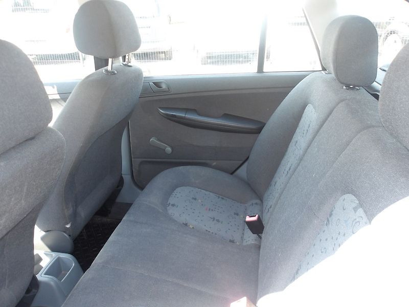 Škoda Fabia 1,4i 1.MAJ.! NAJ.47000km !!! - fotka 24 z 29