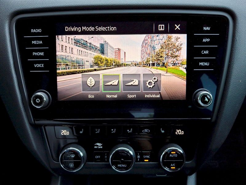 Škoda Octavia (2019) Ambition Plus Extra 1,5TSi 110 - fotka 24 z 35