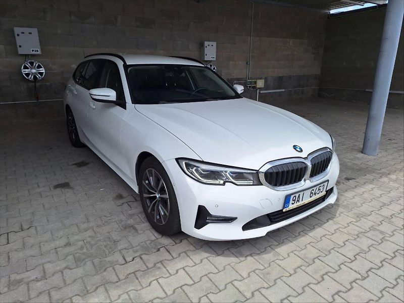 BMW Řada 3 Touring 2,0 320d 140kW CZ DPH - fotka 4 z 33