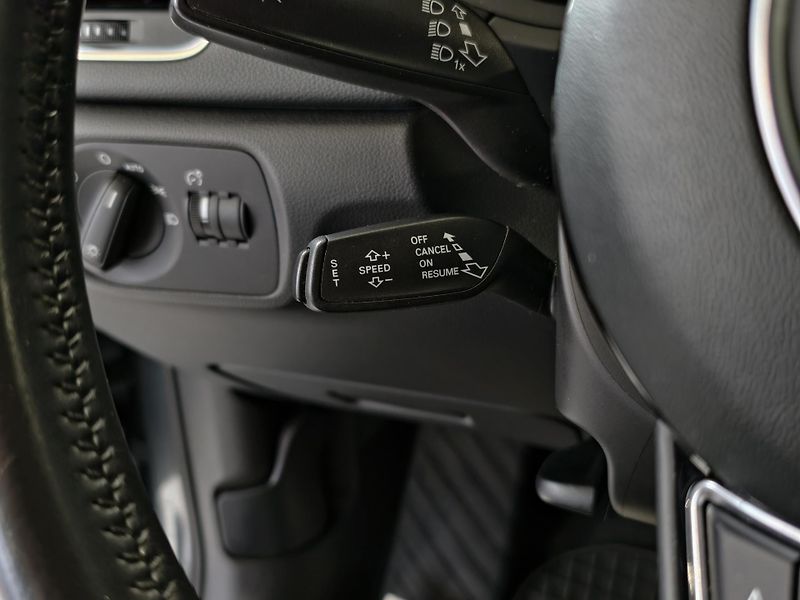 Audi Q3 2.0 TDi 120kW QUATTRO S-line   - fotka 17 z 21