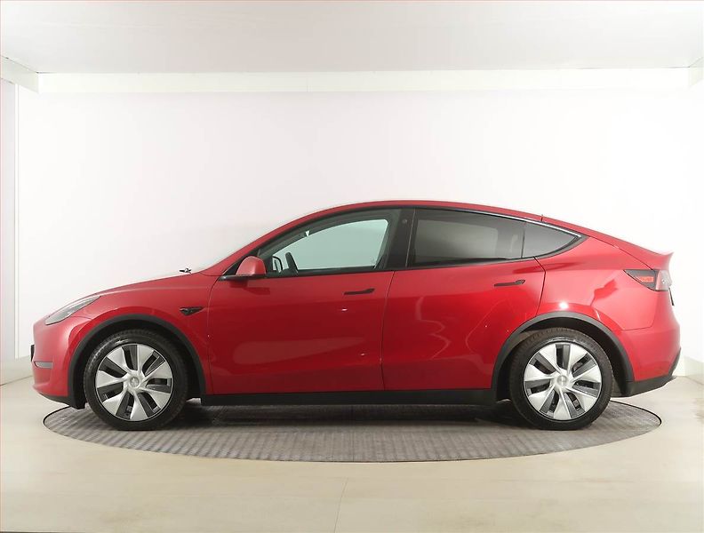 Tesla Model Y (2022) Long Range AWD 79kWh, SoH 89% - fotka 3 z 33