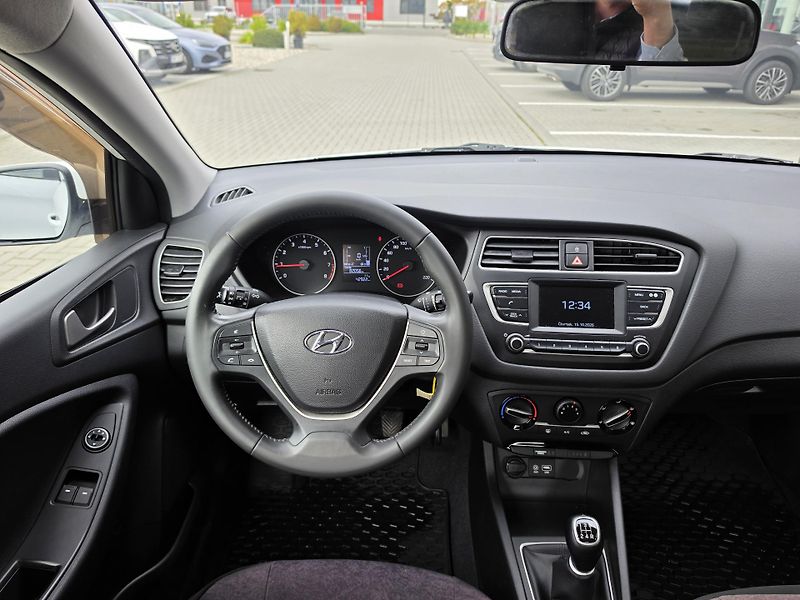 Hyundai i20 (2018) 1,2i 55kW - fotka 12 z 17