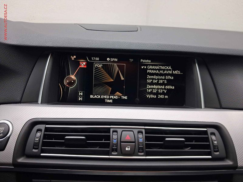 BMW Řada 5 (2015) 3.0 D M550d xDrive, AT, kůže - fotka 16 z 22
