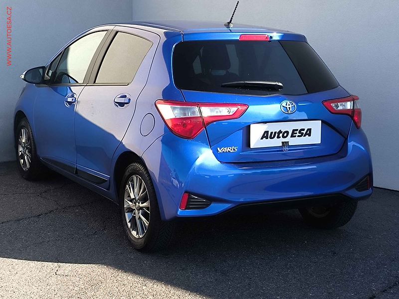 Toyota Yaris (2017) 1.5 i, 1.maj,ČR, AC, park - fotka 5 z 19