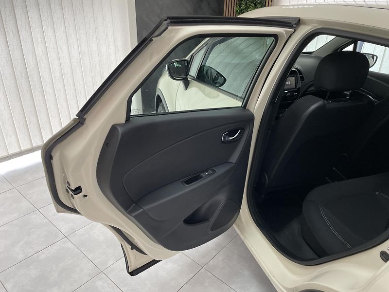 Renault Captur 1.2 TCe ČR 1.MAJ.NAVI  - fotka 15 z 25